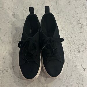 Black women’s platform sneakers